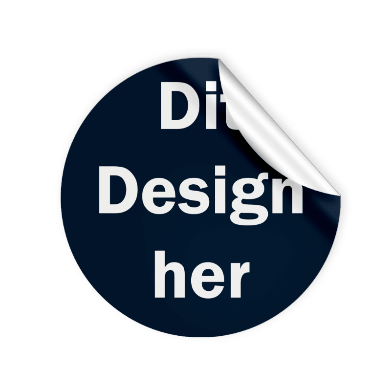Mockup af en mørkeblå foliesticker med teksten Dit design her, hvor hjørnet skrælles tilbage og viser foliens hvide bagside.