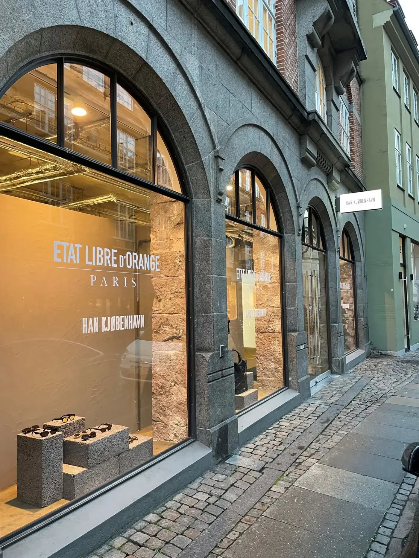 Figurskåret vinduesfolie – HAN KJØBENHAVN