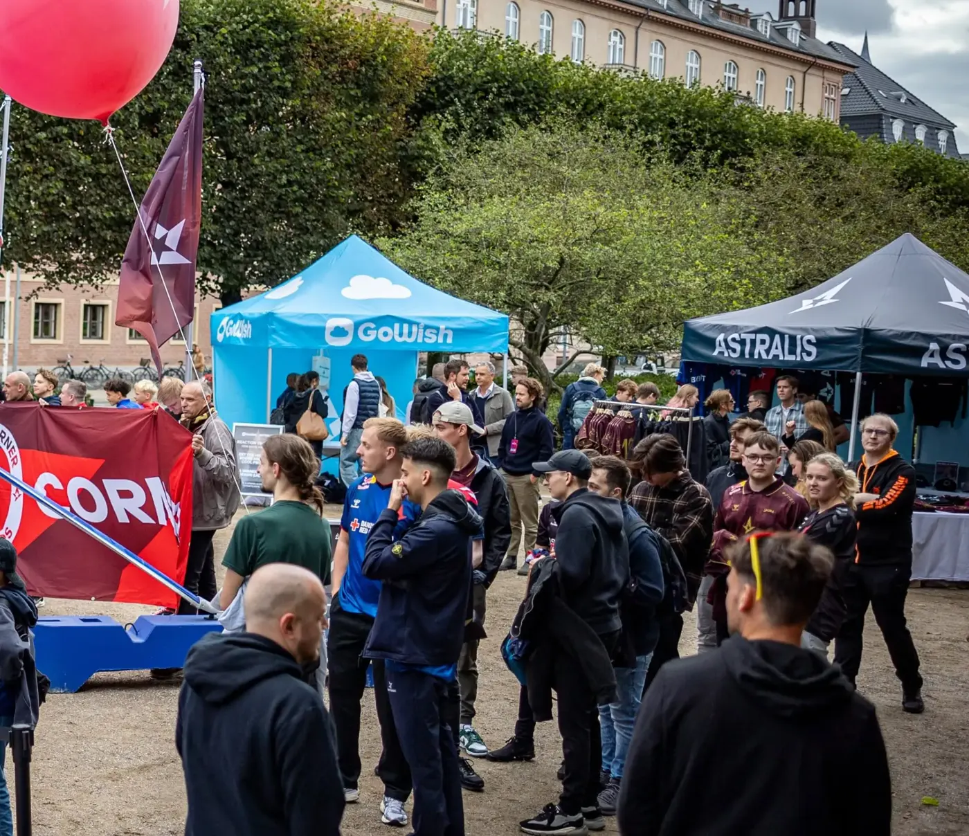 Pop-up telte med eget print – Ønskeskyen og Astralis