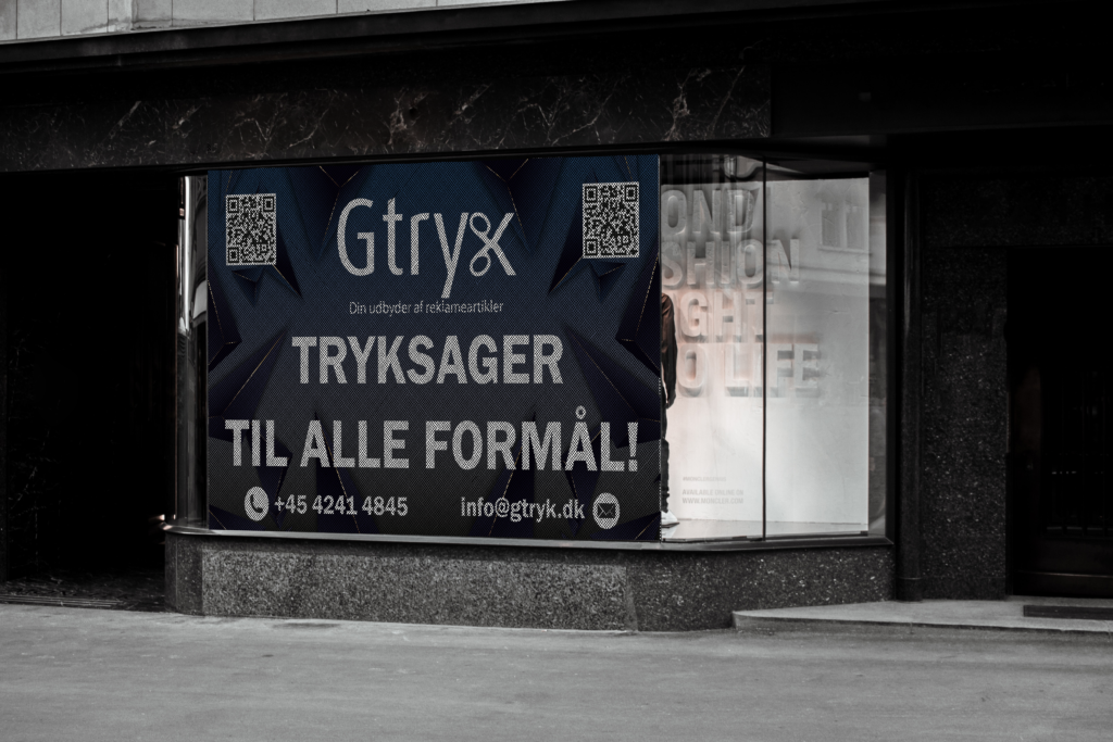 Butiksrude med perforeret one way vision-folie med tryk udvendigt og udsyn indefra